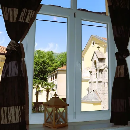 Park 2 Apartment *